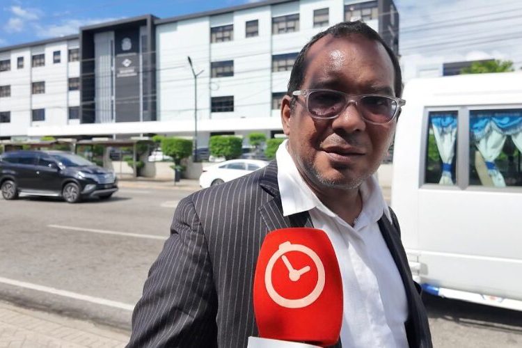 Ciudadanos rechazan boda homosexual oficiada por exembajador de EE. UU. en Santiago