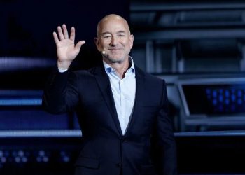 Jeff Bezos busca construir centros de datos en el espacio con su empresa Blue Origin