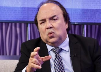 Vinicito Castillo propone gravar apuestas y loterías para financiar la indexación salarial