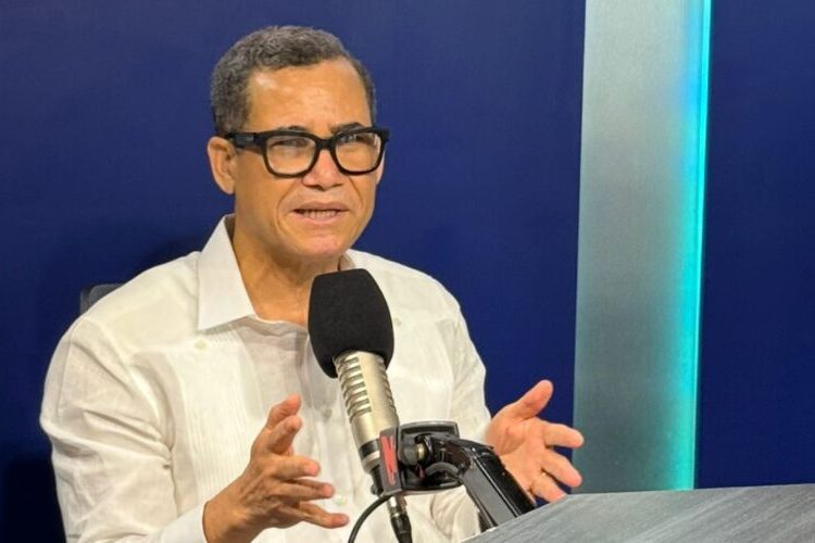 “Este gobierno ha hecho 44 aumentos salariales, más que ningún otro”, afirma Eddy Olivares