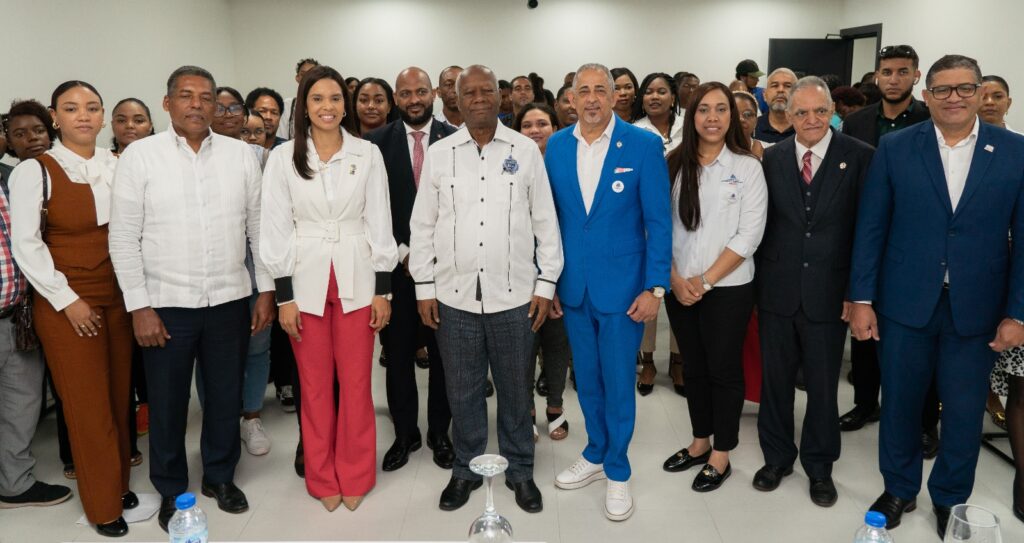 Diputada Patricia Núñez impulsa oportunidades educativas para jóvenes de Santo Domingo Norte con encuentro en UNISNORTE