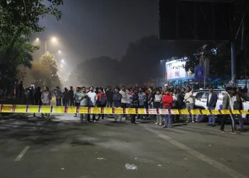 Al menos 8 muertos y 15 heridos por una explosión en el centro de Nueva Delhi