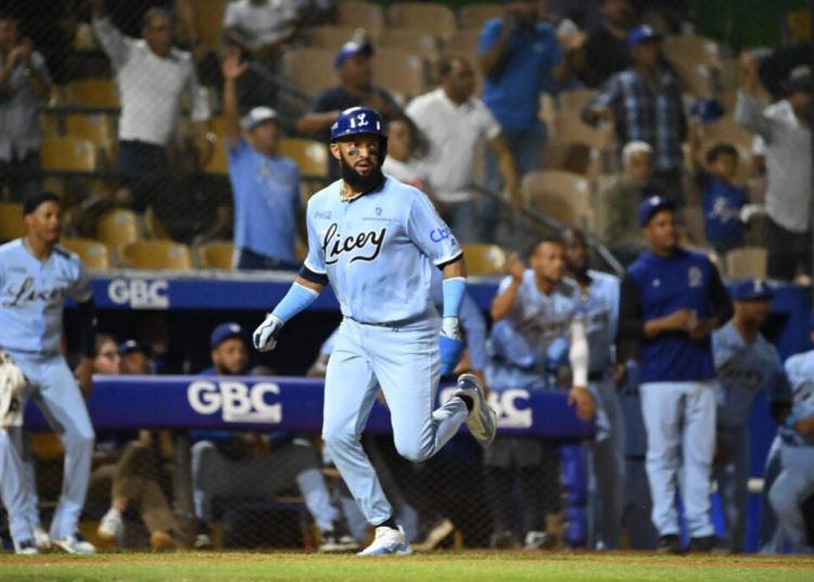 Tigres reaccionan en el octavo y derrotan 6-2 a las Estrellas Orientales