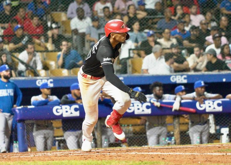 González define en el noveno y Escogido deja en el terreno al Licey