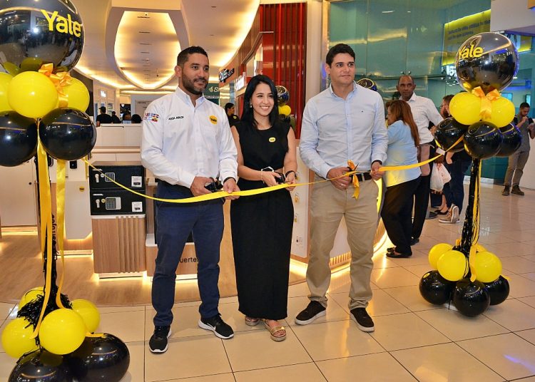 Yale inaugura su primera tienda del Caribe, en Ágora Mall