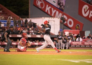 Gavin y Cordero impulsan triunfo de los Leones del Escogido en San Francisco de Macorís