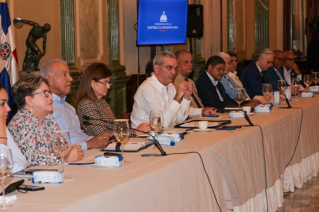 Gobierno dispone de RD$12 mil millones para asistir a afectados por tormenta Melissa | 2 | Gobierno dispone de RD$12 mil millones para asistir a afectados por tormenta Melissa - Noticias de hoy en República Dominicana | De Último Minuto
