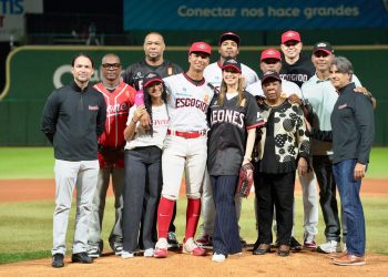 Leones del Escogido rinden emotivo tributo a Octavio Dotel en el Estadio Quisqueya
