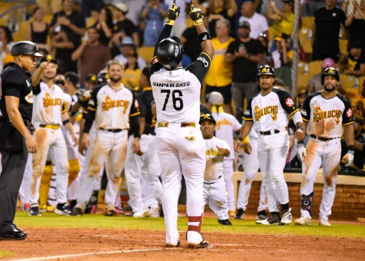 Los Rodríguez lideran la ofensiva aguilucha y Urueta alcanza su triunfo número 100 en la Lidom