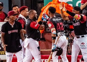 Gigantes arman rally de cuatro en la octava y superan 5-2 a las Estrellas