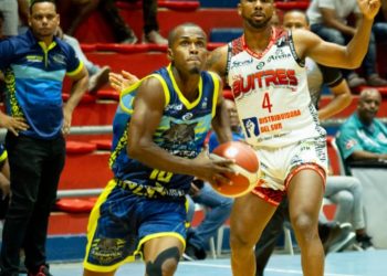 Laguneros y Lobos inician con victorias el Torneo de Baloncesto Superior de San Cristóbal 2025