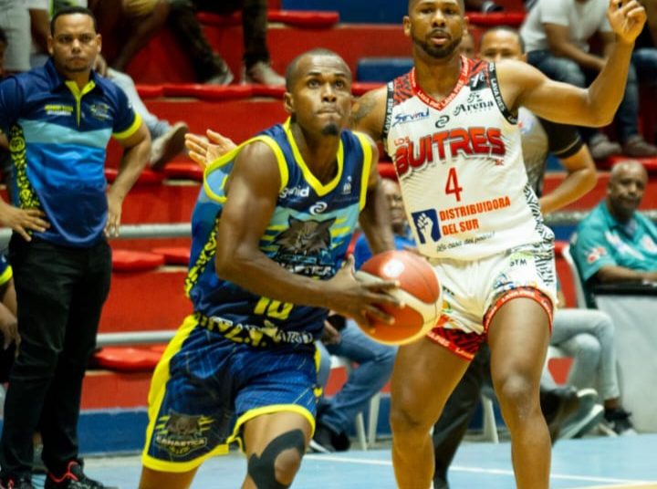 Laguneros y Lobos inician con victorias el Torneo de Baloncesto Superior de San Cristóbal 2025