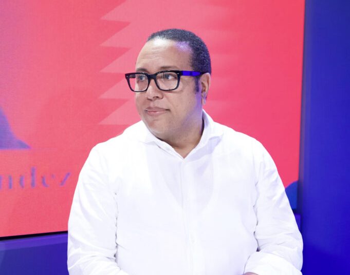 Eliseo Almánzar dice el sector eléctrico ha retrocedido y pide destitución del director de la Opret