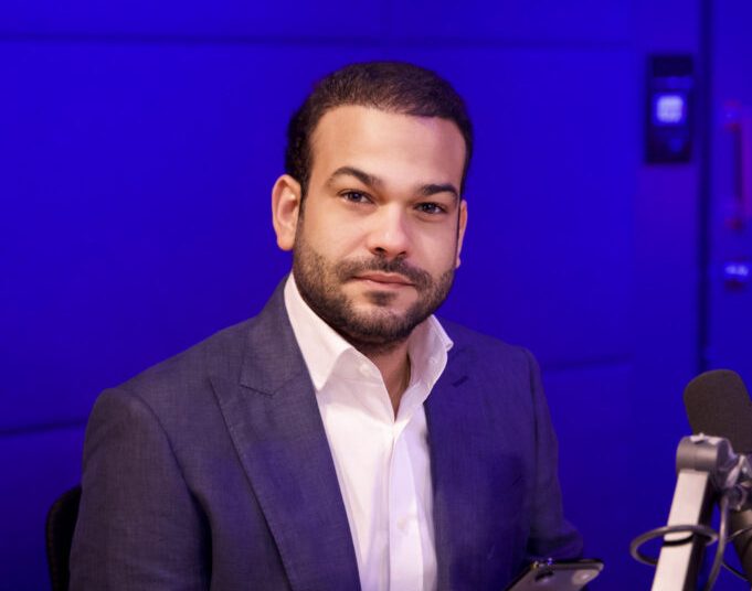 Eduardo Saint-hilaire califica de «doble moral» los ataques de «Matrimonio Feliz» contra La Casa de Alofoke