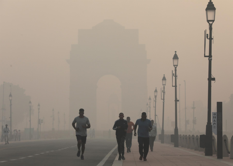 Nueva Delhi sigue respirando humo tóxico mientras los niveles de contaminación aumentan