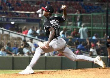 Lockhart y Valdez combinan dominio en blanqueada 5-0 del Escogido sobre el Licey