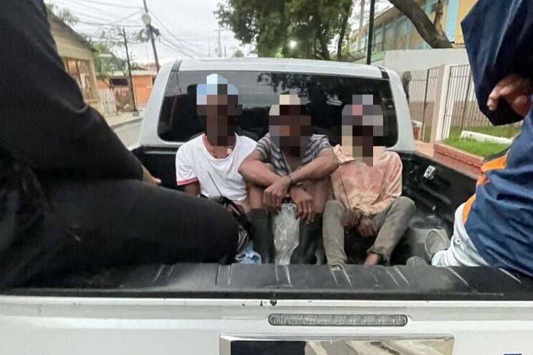 Detienen a unos 1,274 indocumentados en diferentes operativos y deportan a 887