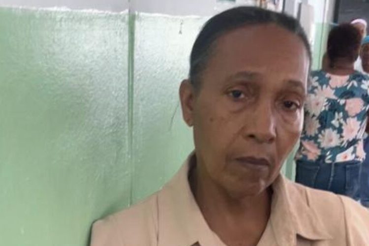 Familia reporta como desaparecida a señora de 63 años con Alzheimer en Distrito Nacional