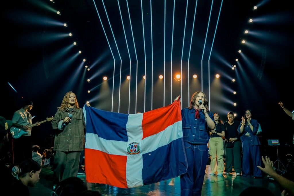 “Que el Mundo Adore” reúne a más de dos mil jóvenes en su quinta edición