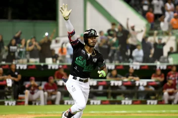 Estrellas Orientales remontan y vencen 9-5 a los Toros del Este