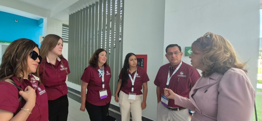 RESIDE realiza visita guiada a representantes de Consejo durante intercambio sobre salud mental | 2 | RESIDE realiza visita guiada a representantes de Consejo durante intercambio sobre salud mental