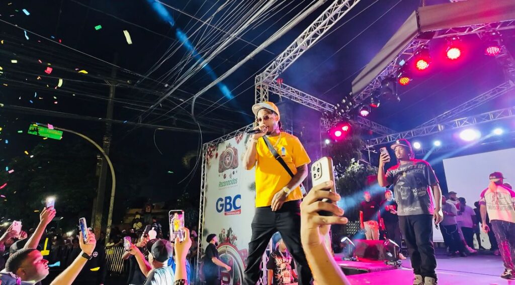 Rochy RD, uno de los más ovacionados en el concierto “Reconocidos en Navidad” - Noticias de hoy en República Dominicana | De Último Minuto