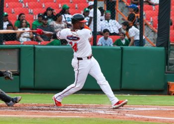 Jiménez y Oliva lideran paliza de los Toros 10-4 sobre las Estrellas