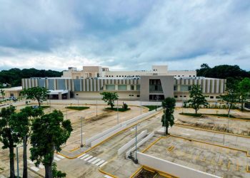 Yván Lorenzo exige al Gobierno explicar aumento del costo del hospital regional Ángel María Gatón