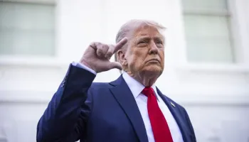 Juez reanuda investigación al Gobierno Trump por posible desacato al expulsar migrantes