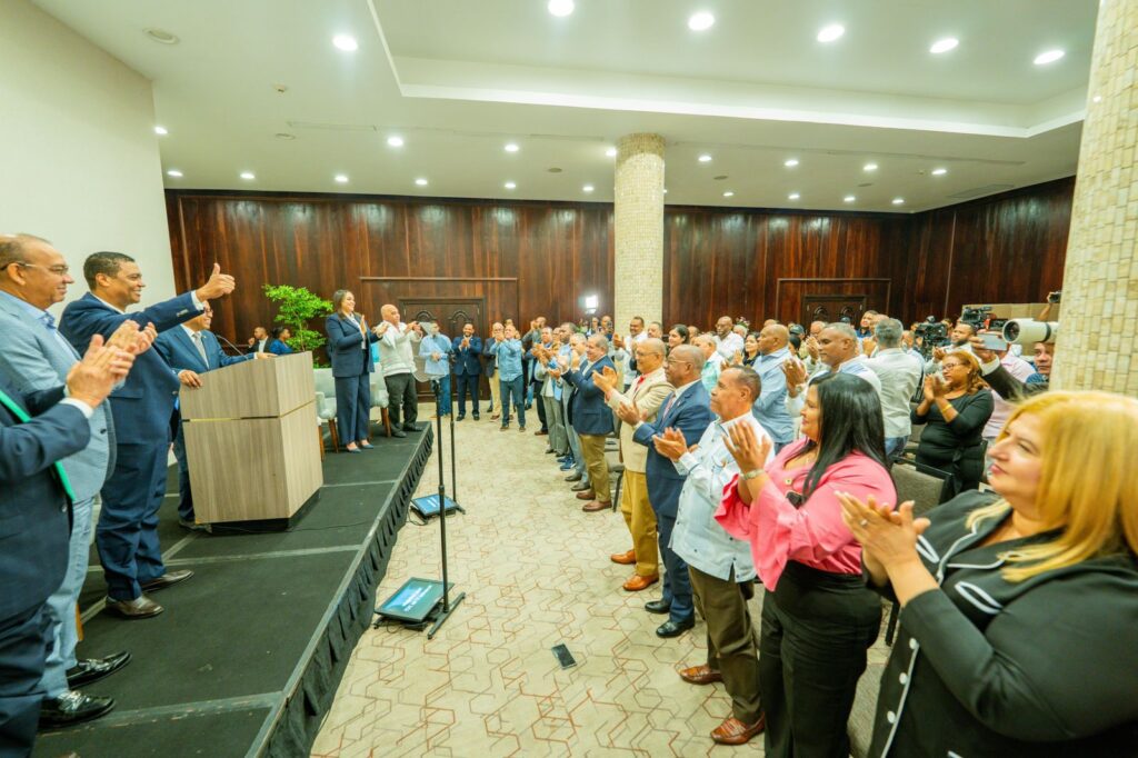 Víctor D’Aza anuncia retiro precandidatura presidencial por PRM para el 2028 - Noticias de hoy en República Dominicana | De Último Minuto