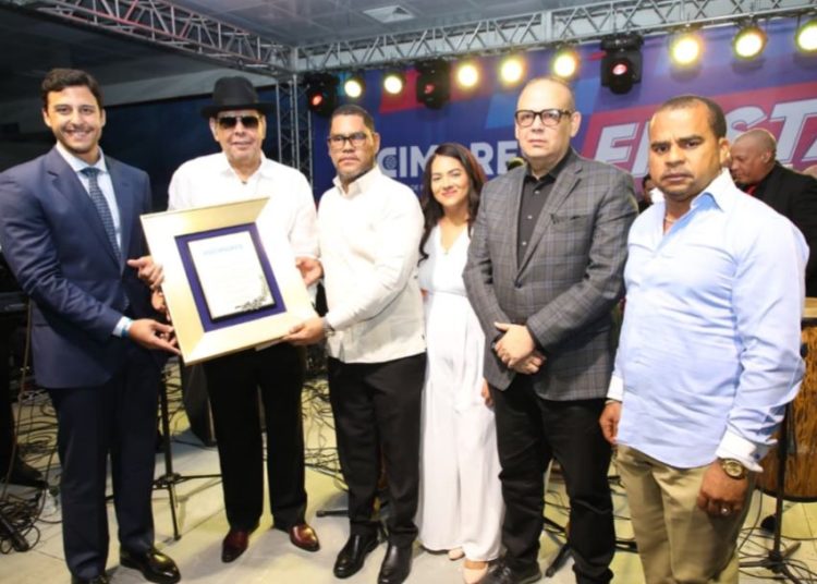 Fucimdres celebra su primera fiesta a casa llena; reconoce a Fernando Villalona y a la Fundación GBC