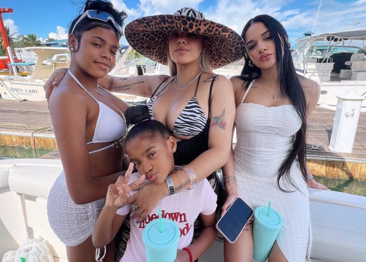 ¡Emotivo reencuentro! Hijas y hermana de La Insuperable llegan a sorprenderla en La Casa de Alofoke 2