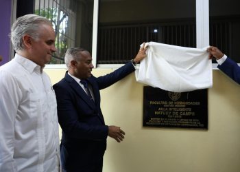 UASD rinde homenaje a Hatuey De Camps Jiménez e inauguran Aula Inteligente