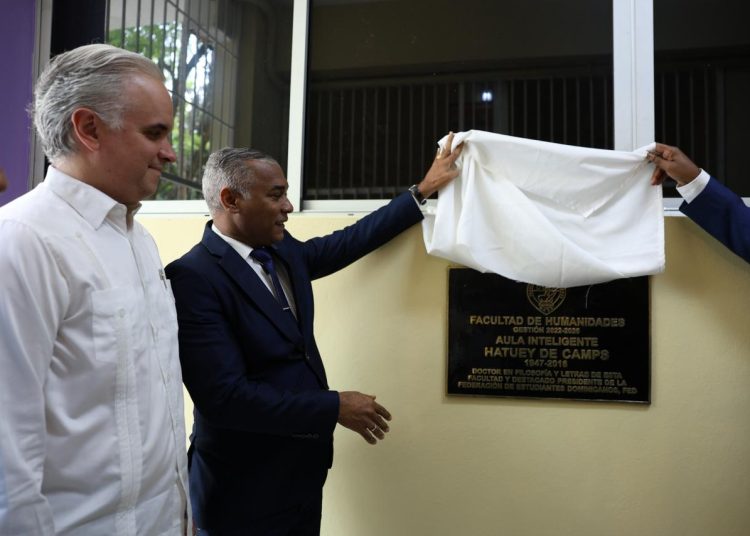 UASD rinde homenaje a Hatuey De Camps Jiménez e inauguran Aula Inteligente