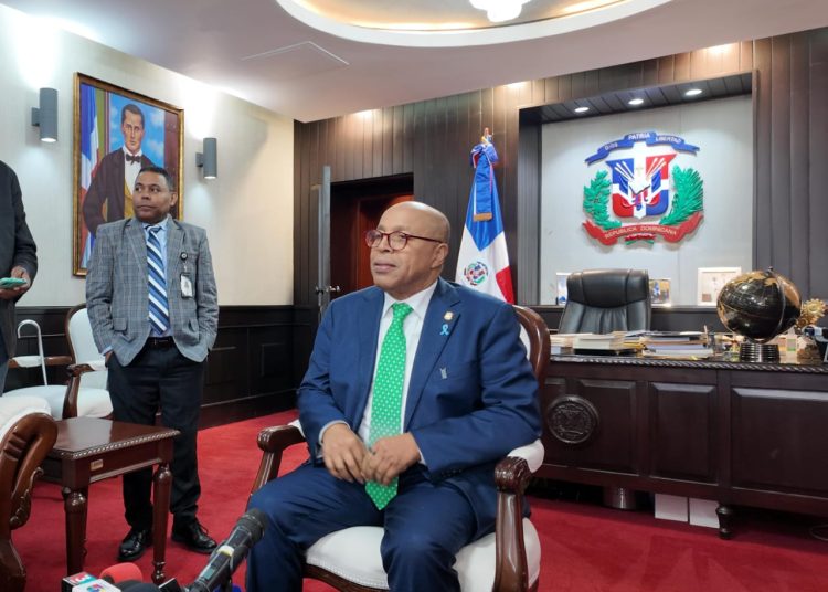 Pacheco insta a Omar Fernández a especificar subsidios que se recortarían para viabilizar indexación salarial