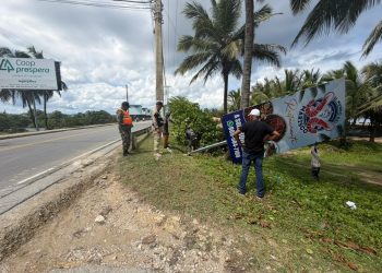 Autoridades retiran vallas publicitarias ilegales en Verón–Punta Cana para reducir la contaminación visual