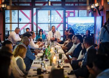 Ministro Paíno Henríquez resalta avances en agua, fiscalización y medioambiente en La Mesaza de GALA Media Group