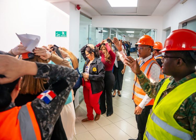 Personal de la DGM practica evacuación de emergencia en simulacro de sismo Ejercicio Nacional “Omega 2025”