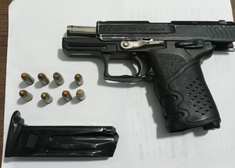 Armas, drogas y máquinas tragamonedas ocupadas durante operativos en Santo Domingo Norte y Monte Plata