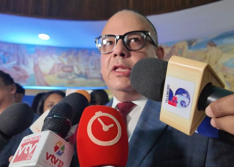 Presidente del Colegio de Abogados considera que el país no está preparado para permitir el voto de militares y policías