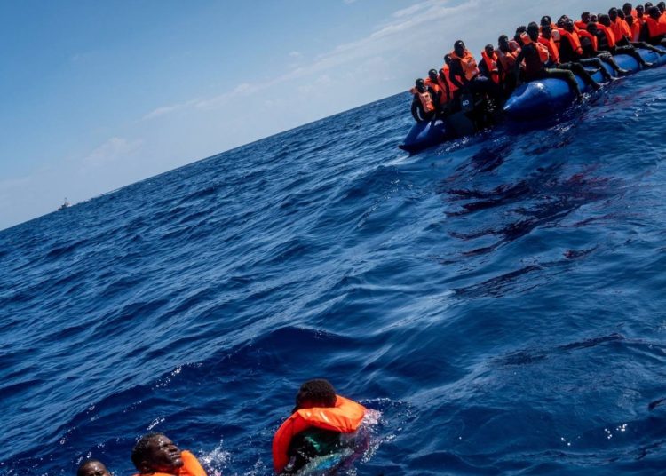 Italia bloquea de nuevo el barco de una ONG por desobedecer el puerto asignado