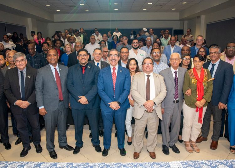 Asjana David recibe en la UASD el apoyo de maestros de la Facultad de Ingeniería y Arquitectura