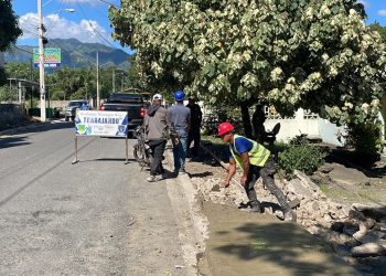 Comunidad de Los Arroces en Bonao celebra construcción de 1,600 metros de aceras y contenes