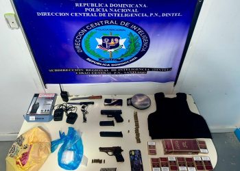 Autoridades ocupan drogas, armas y cigarrillos ilegales durante amplios operativos en Santiago