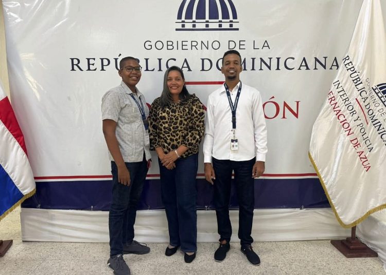 Gobernadora de Azua muestra su respaldo al Premio Nacional de la Juventud 2026