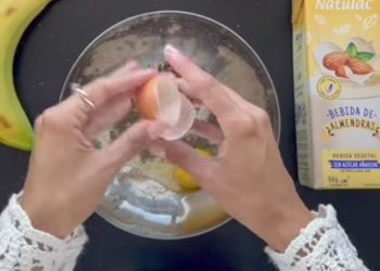 Panquecas de cambur y chocolate con Bebida de Almendras