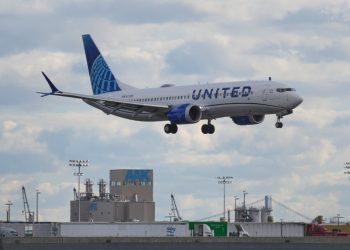 EE.UU. supera por segundo día los mil vuelos cancelados por el cierre del Gobierno