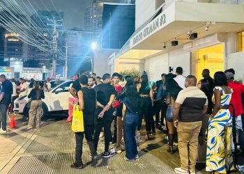 Entre gritos y euforia, fans reciben a Santiago Matías y participantes de LCDA2 en Amazonia