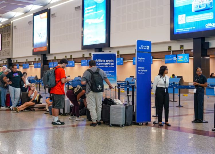 Operaciones aéreas continúan con normalidad en el AILA pese al cierre del Gobierno de EE.UU.