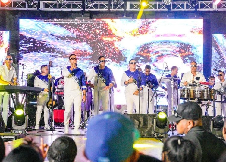 “ReconocidosNet en Navidad” brindó un concierto multitudinario lleno de música, energía y espíritu navideño